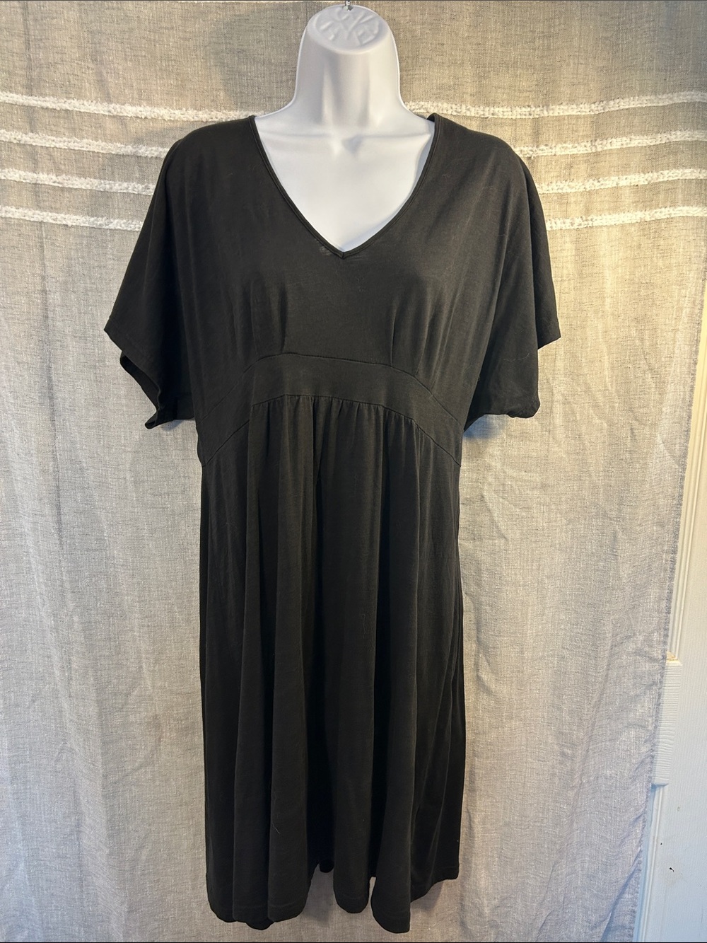 Garnet Hill Black V‑Neck Midi Dress